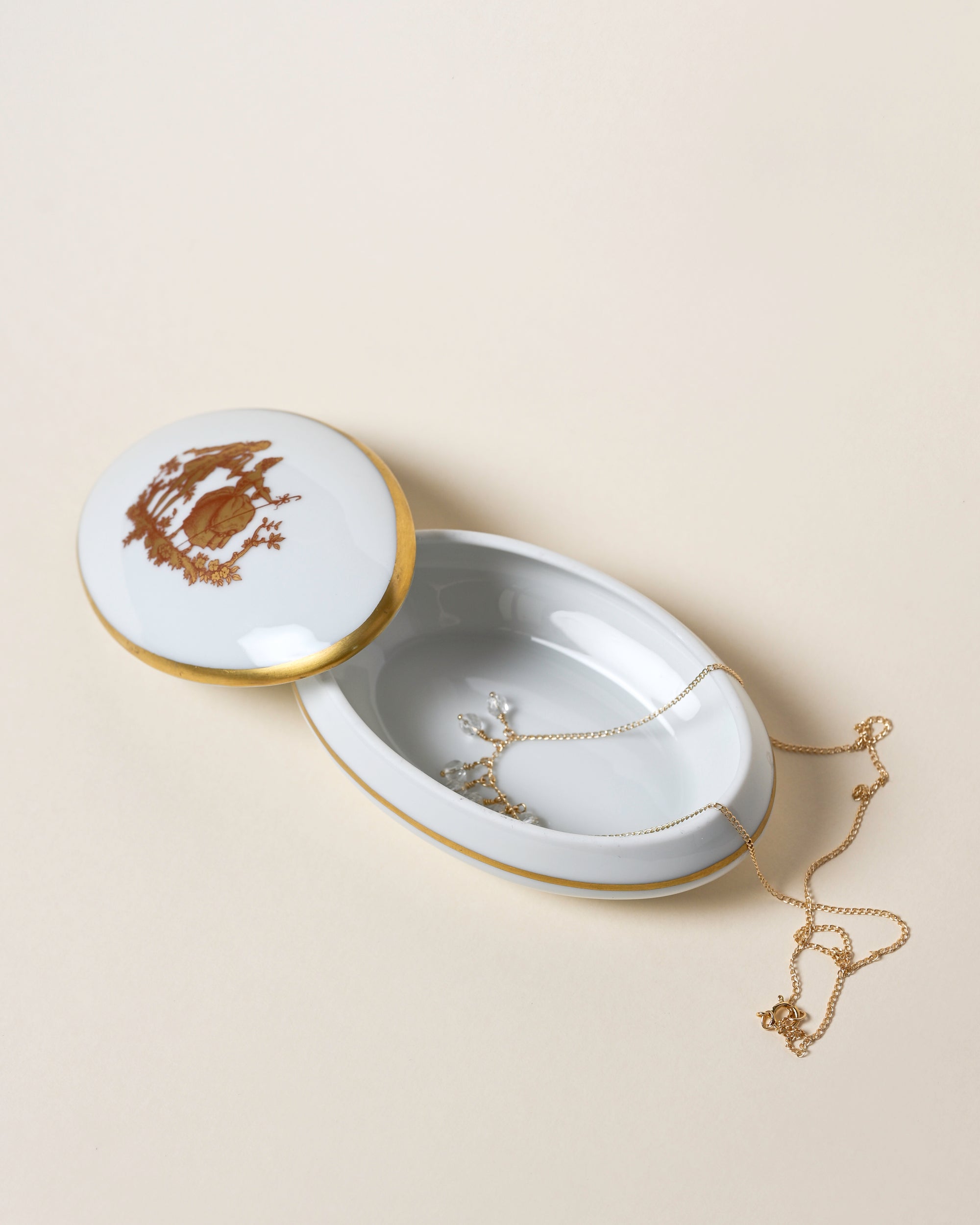 White Courting Couple Jewellery Box