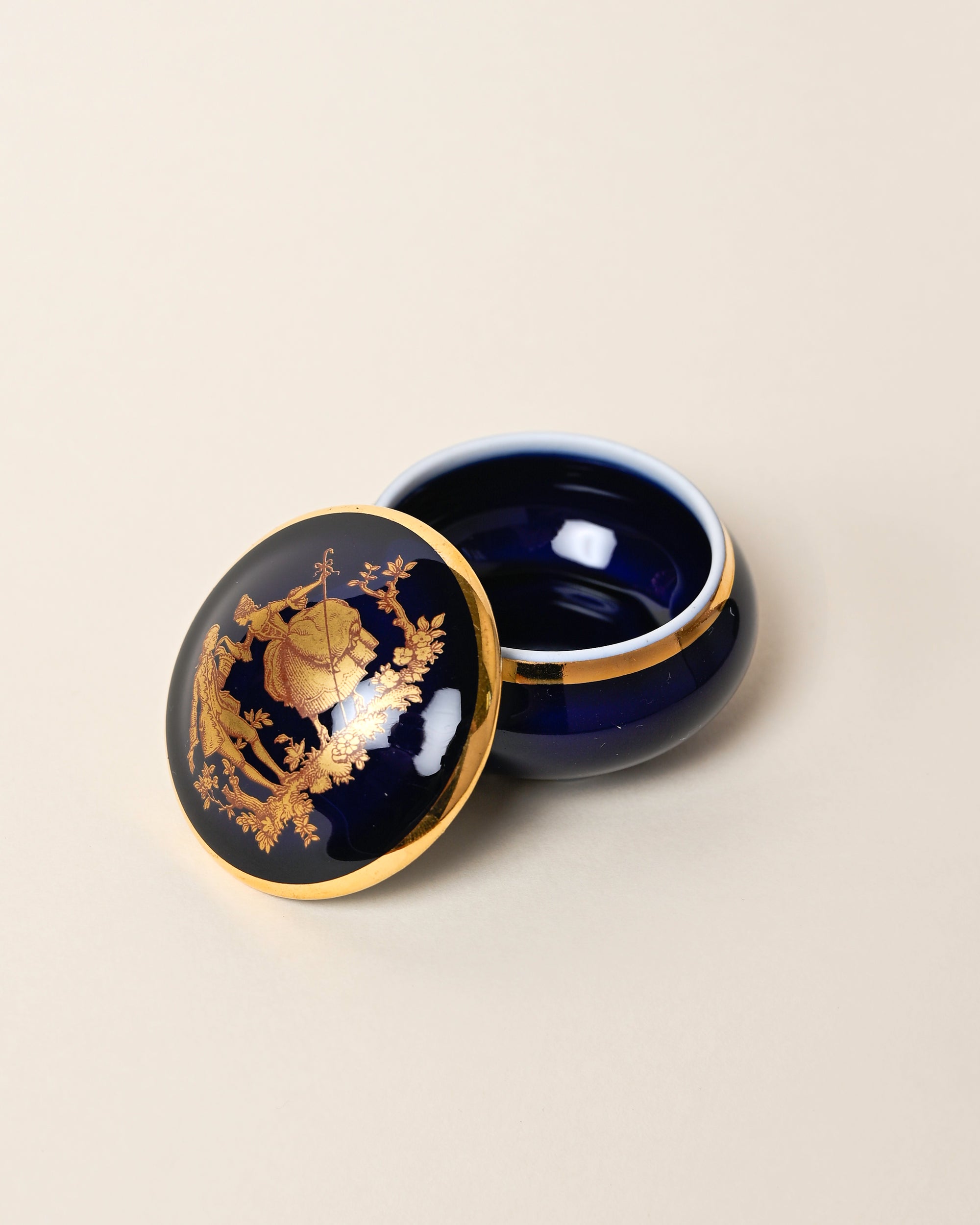 Fragonard Courting Couple Trinket Box