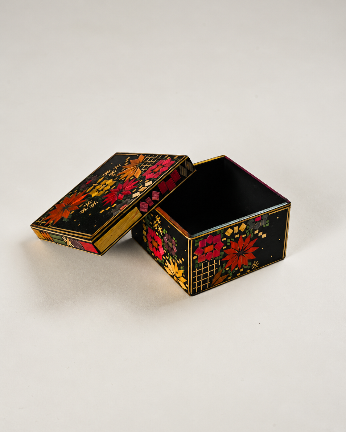 Vintage Brazilian Straw Marquetry Trinket Box